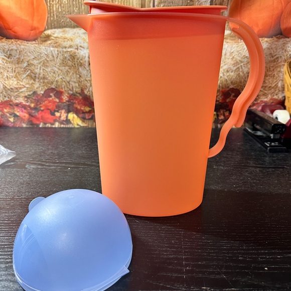 Tupperware Impressions Pitcher Sheer Orange Slimline Pitcher with a Rocker Lid - Picture 1 of 7